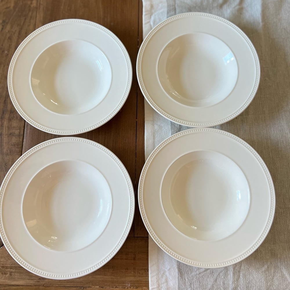 4 Wedgwood Windsor Beaded Rim Soup Cereal Bowls 9”Across